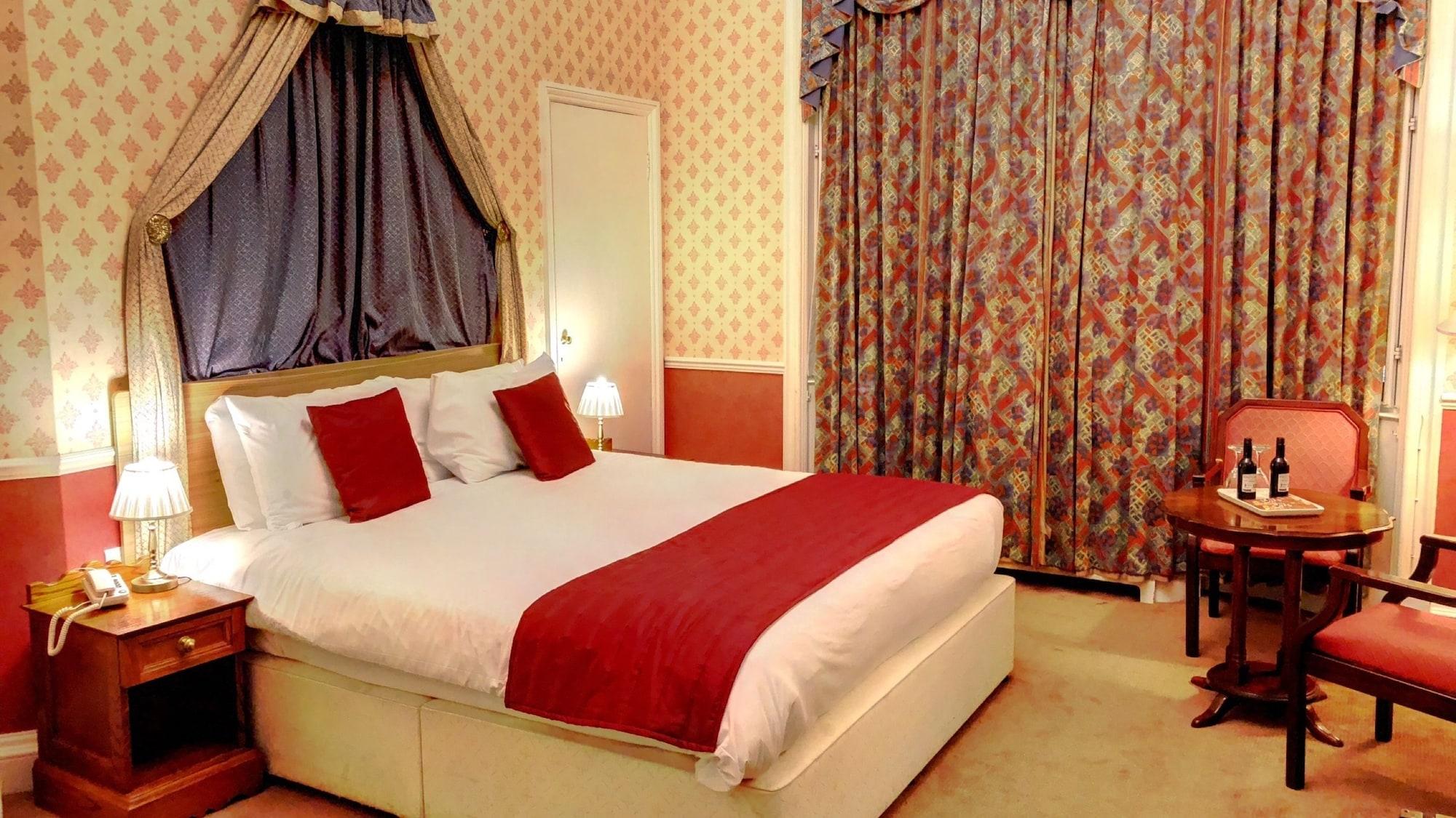 The Diplomat Hotel Лондон Экстерьер фото