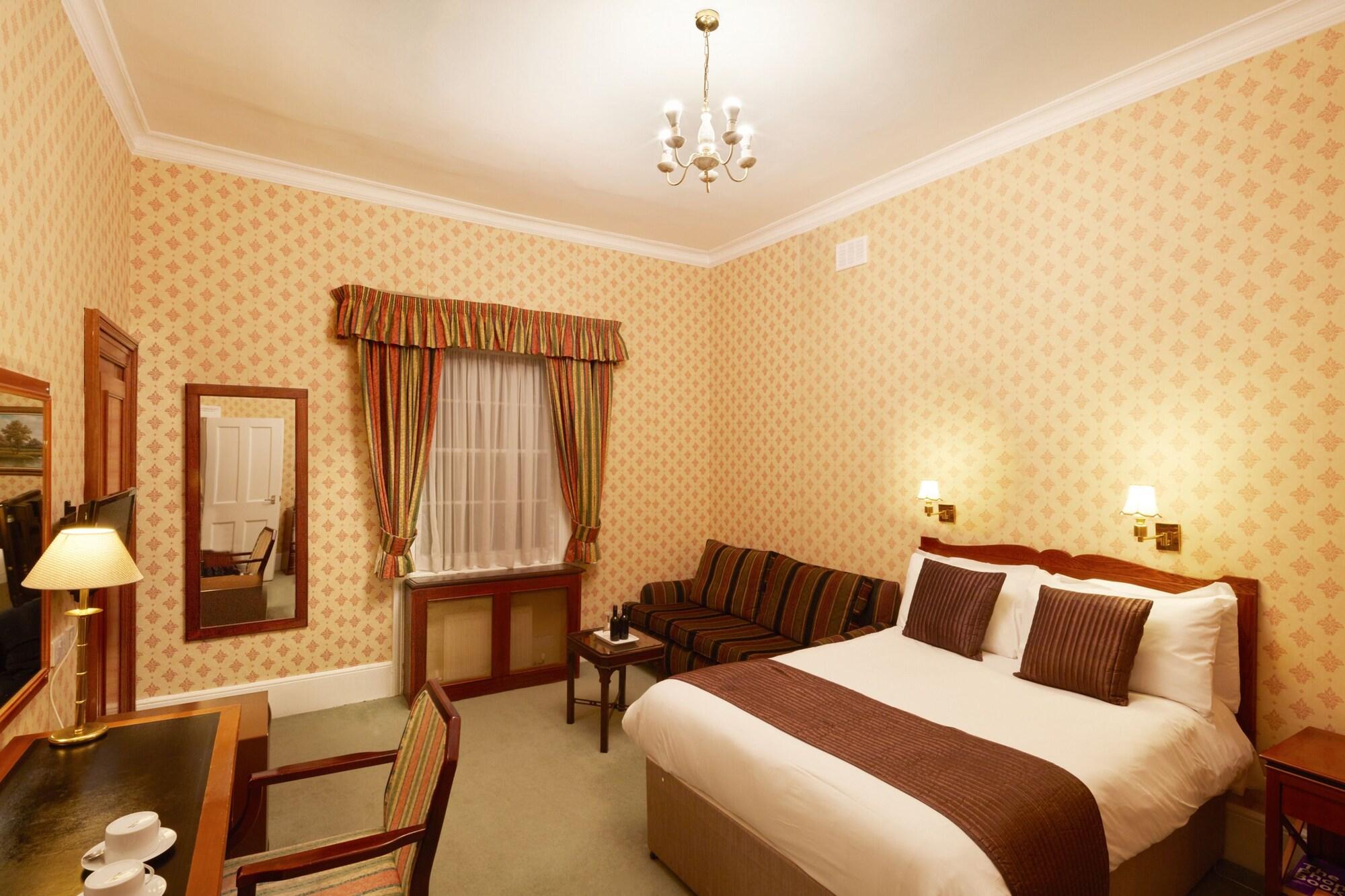 The Diplomat Hotel Лондон Экстерьер фото