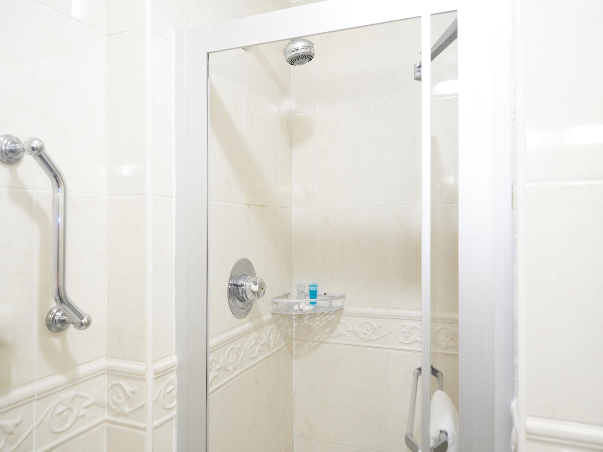 The Diplomat Hotel Лондон Экстерьер фото