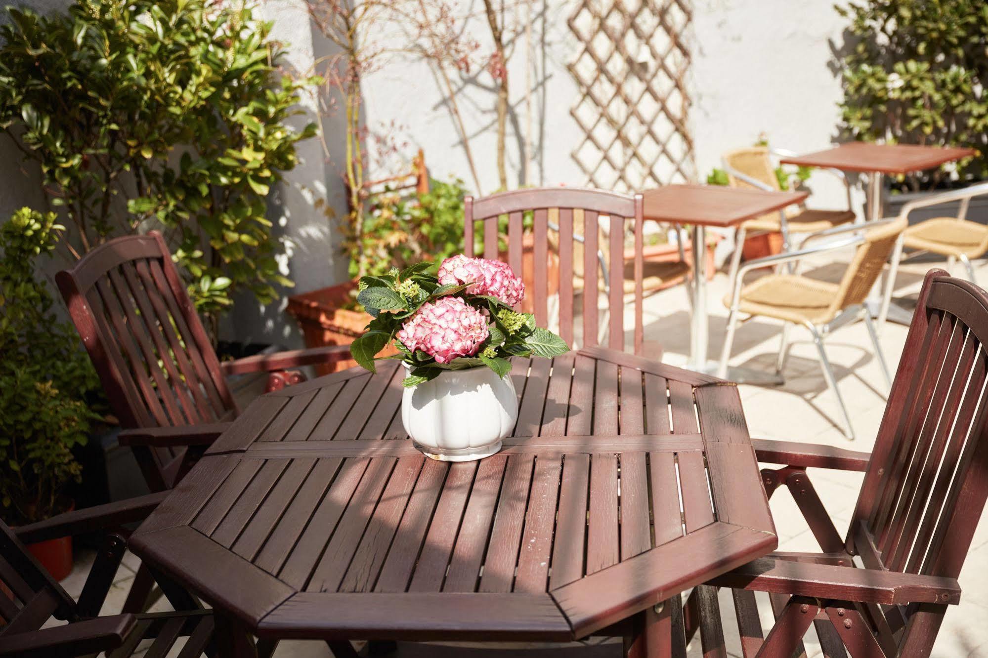 The Diplomat Hotel Лондон Экстерьер фото