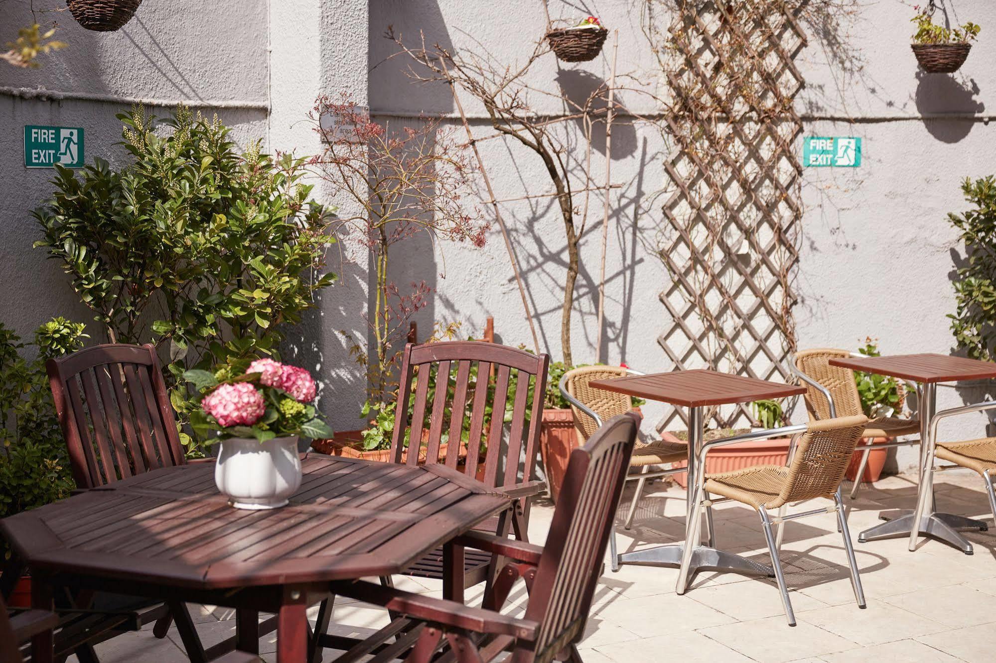 The Diplomat Hotel Лондон Экстерьер фото